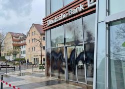 Mehrere Anschlaege Auf Bankfilialen In Jena 0009